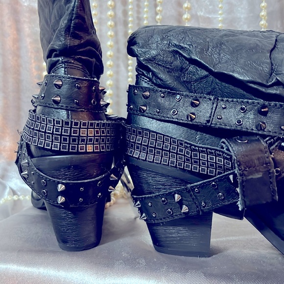 NWT! Sterling River Studded Black Leather Harness Boot, size 10. - Picture 4 of 11